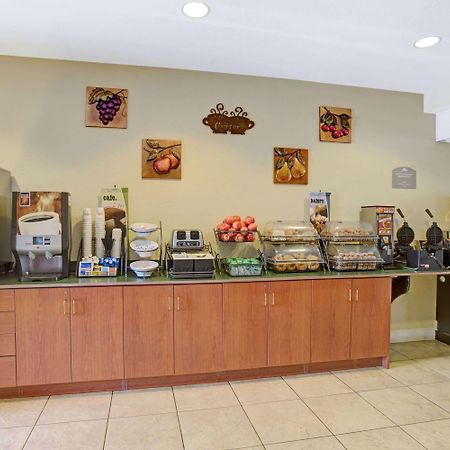 Microtel Inn & Suites By Wyndham Bushnell Dış mekan fotoğraf