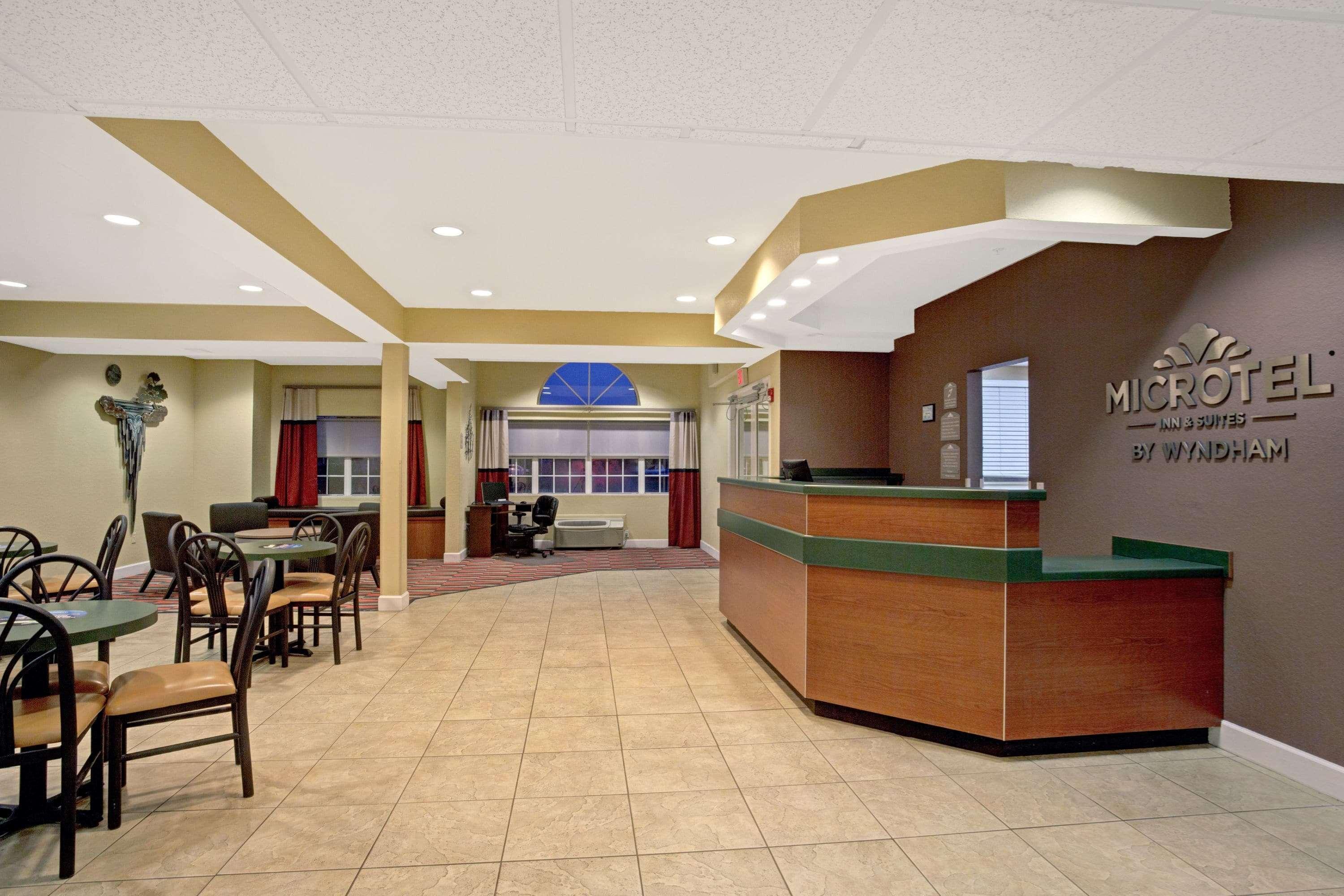 Microtel Inn & Suites By Wyndham Bushnell Dış mekan fotoğraf