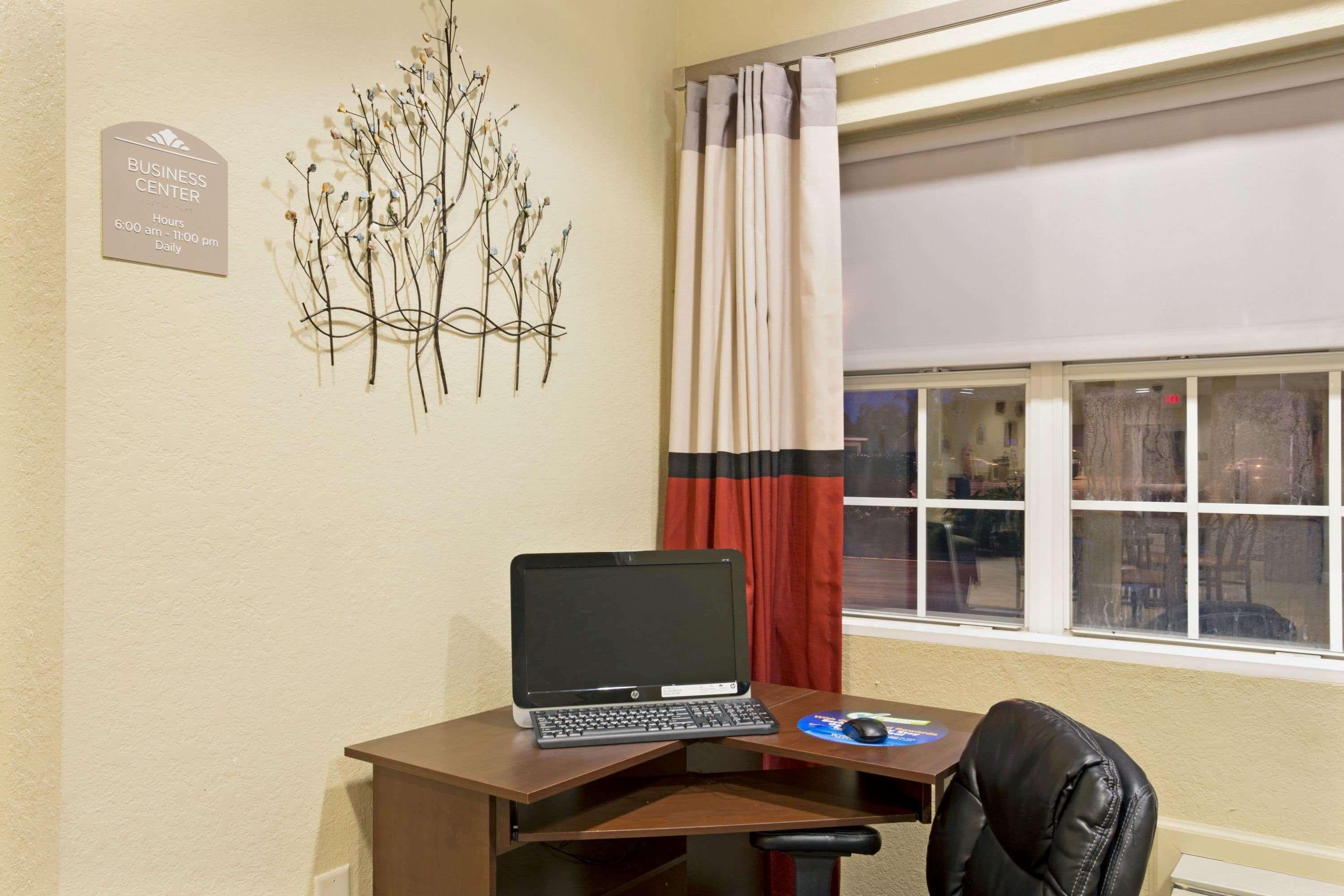 Microtel Inn & Suites By Wyndham Bushnell Dış mekan fotoğraf