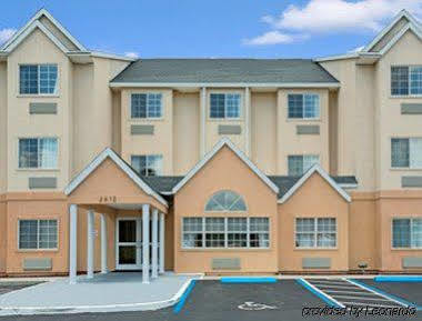 Microtel Inn & Suites By Wyndham Bushnell Dış mekan fotoğraf